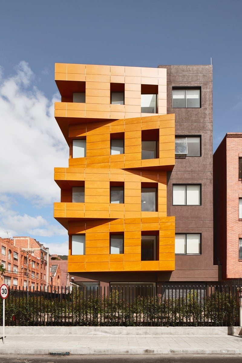 Lamas de madera natural para fachadas: soluciones arquitectónicas sostenibles