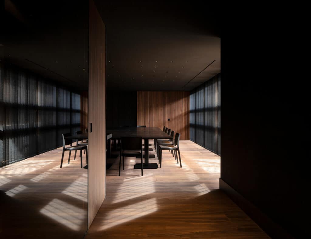 parklex-prodema-walnut-arkoslight-offices-francesc-rife-studio-03