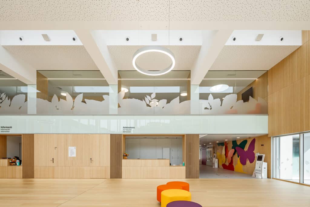 Sant-Joan-de-Deu-Pediatric-Cancer-Center-Barcelona-Flooring-Bamboo_1
