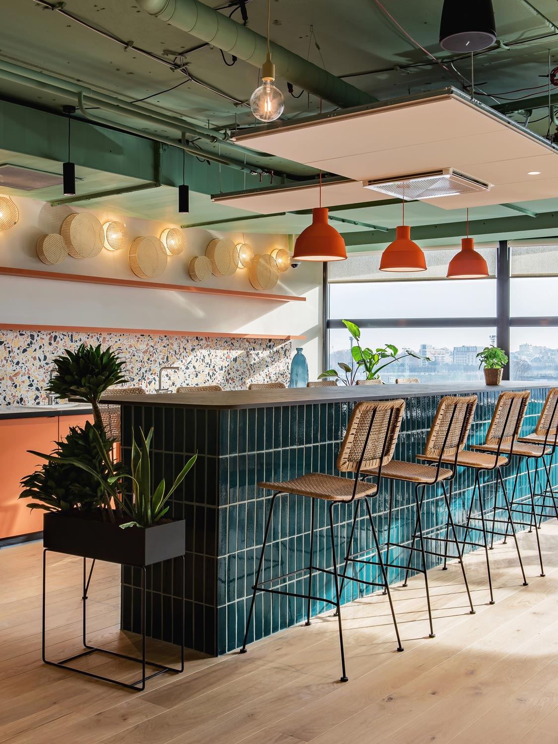 2022 CometWorkplaces RAAM Floor CountryOak 03