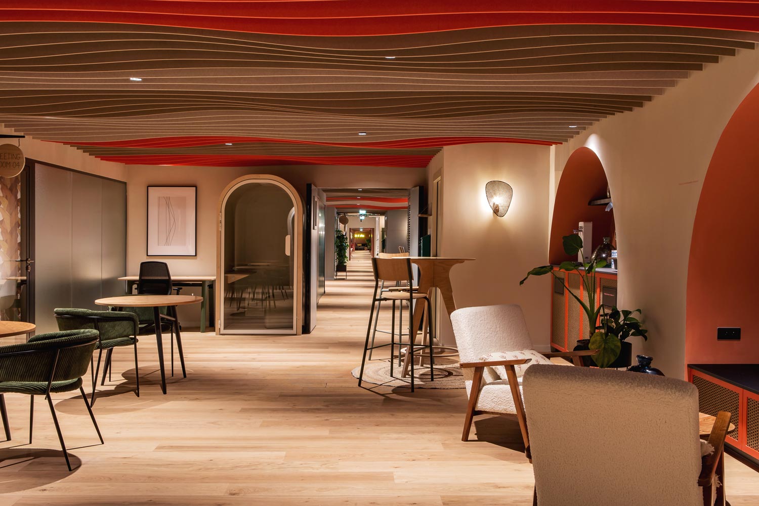 2022 CometWorkplaces RAAM Floor CountryOak 04