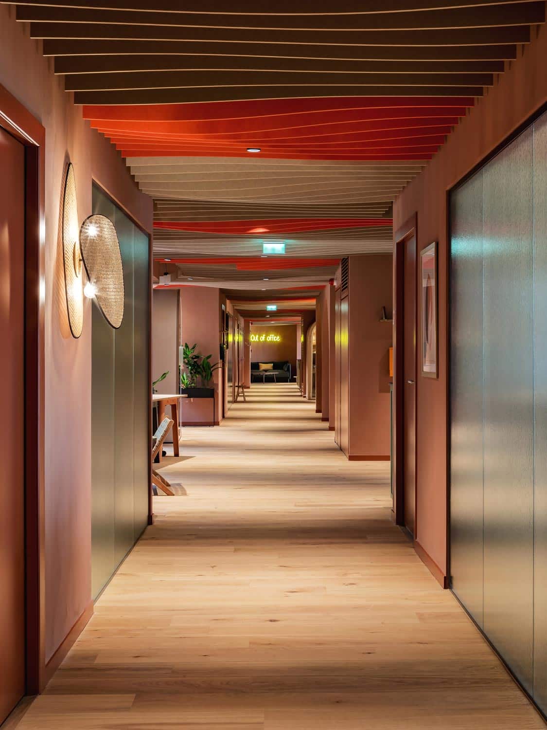 2022 CometWorkplaces RAAM Floor CountryOak 05