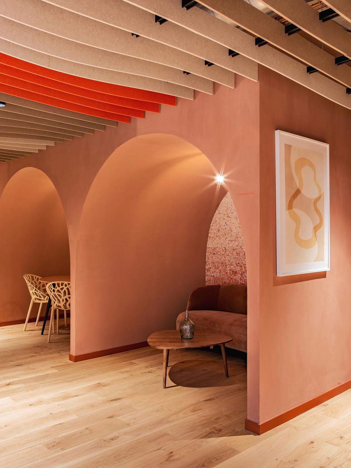 2022 CometWorkplaces RAAM Floor CountryOak 06