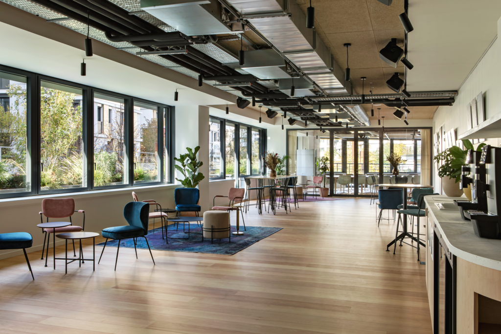 2022-NidaOffices-RAAM-Floor-AmericanOak-Walnut-Maple-02