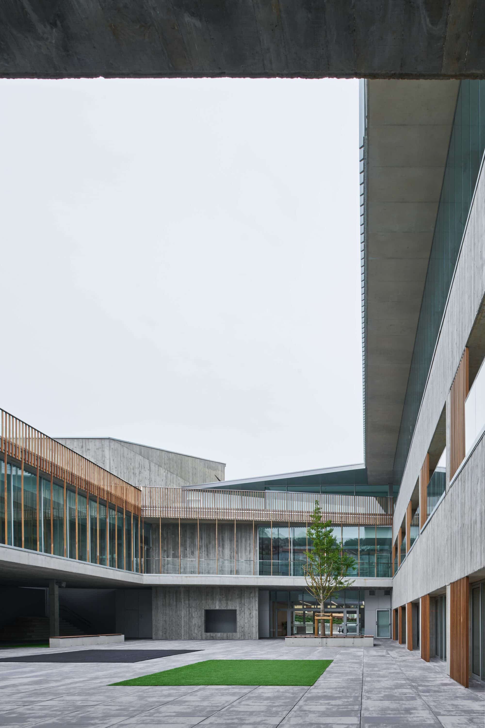 Natural wood cladding timber panels at Aldapeta María Ikastetxea School in San Sebastian