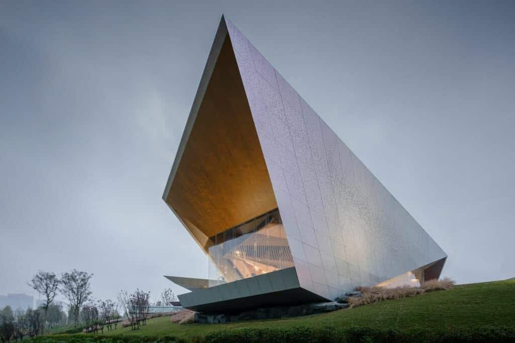 Chongqing Longfor, Hall of Waterfront City / Shanghai Tianhua Architecture.